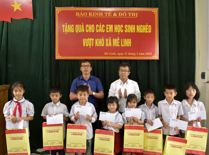 Trao tặng 15 suất quà cho học sinh nghèo huyện Mê Linh - Ảnh 2