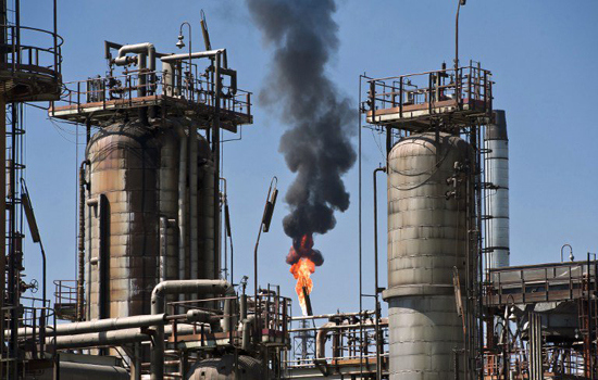 Giá dầu tăng vọt sau khi Tổng thống Trump thông báo rút khỏi thỏa thuận hạt nhân Iran - Ảnh 1