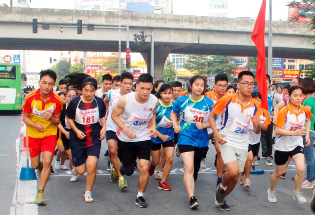 300 vận động viên quận Thanh Xuân tham gia chung kết Giải chạy báo Hànộimới - Ảnh 1