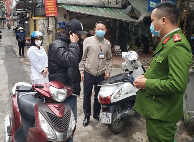 Huyện Mê Linh xử phạt 116 trường hợp không đeo khẩu trang phòng dịch Covid-19 - Ảnh 1