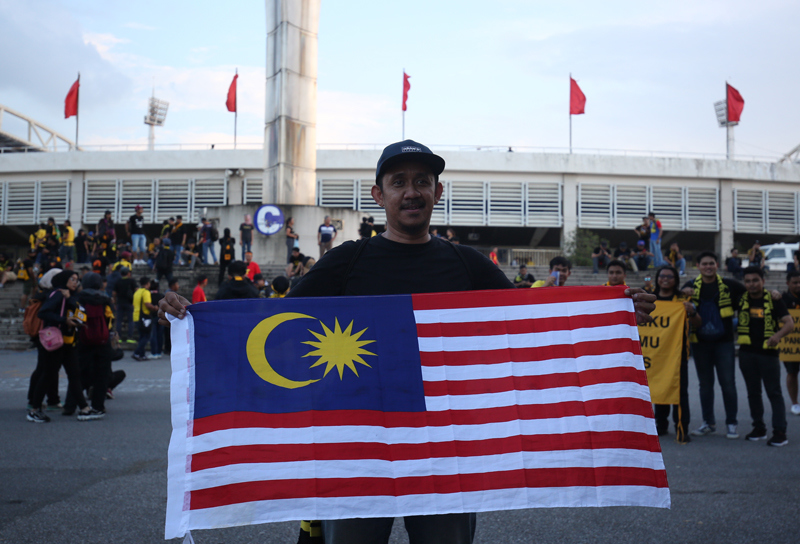 [Ảnh] CĐV Malaysia "khác thường" trước trận đấu với ĐT Việt Nam - Ảnh 9
