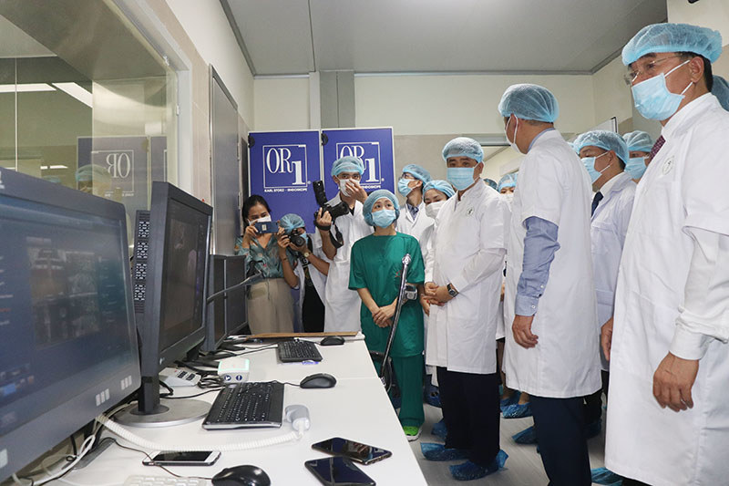 Bệnh viện Thanh Nhàn đưa vào sử dụng 3 phòng mổ tích hợp Hybrid - Ảnh 3