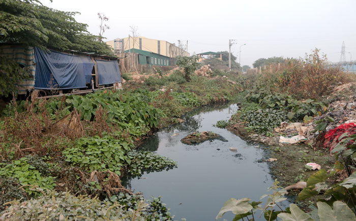 Tại quận Hà Đông: Cần làm rõ vấn đề xả thải vào kênh Thanh Niên - Ảnh 4