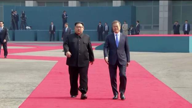 [Video] Khoảnh khắc lịch sử: Ông Kim Jong-un bước qua biên giới DMZ đến Hàn Quốc - Ảnh 6