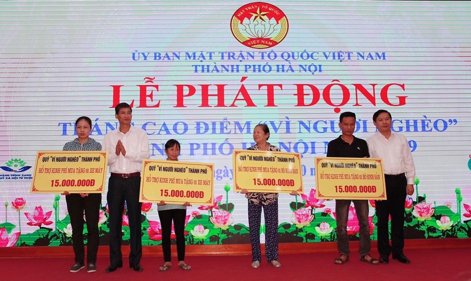 Hơn 7,2 tỷ đồng ủng hộ quỹ "Vì người nghèo" thành phố Hà Nội - Ảnh 3