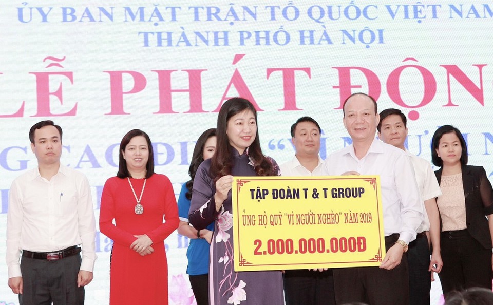 Hơn 7,2 tỷ đồng ủng hộ quỹ "Vì người nghèo" thành phố Hà Nội - Ảnh 2