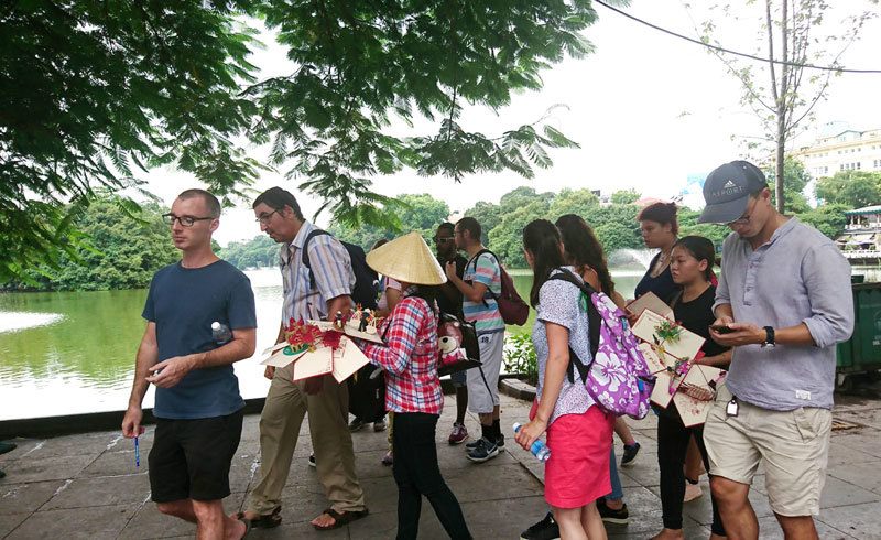 Tìm giải pháp cho du lịch mua sắm của Việt Nam - Kỳ 2: Nhiều cảnh đẹp, nhưng còn hình ảnh xấu xí ảnh hưởng đến du lịch Việt - Ảnh 7