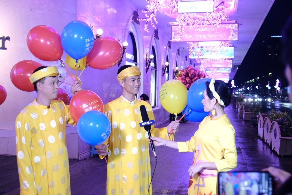 Hàng triệu người dân Việt Nam hân hoan đón chào năm mới 2020 - Ảnh 13