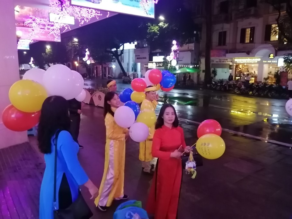 Hàng triệu người dân Việt Nam hân hoan đón chào năm mới 2020 - Ảnh 16