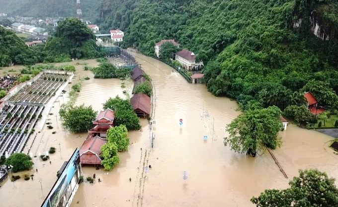 Đã có 32 người chết và mất tích, gần 10.000 ngôi nhà bị ngập do mưa lũ - Ảnh 2