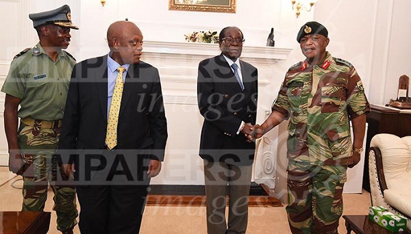 Tổng thống Zimbabwe lần đầu xuất hiện sau thông tin bị giam lỏng tại nhà - Ảnh 4