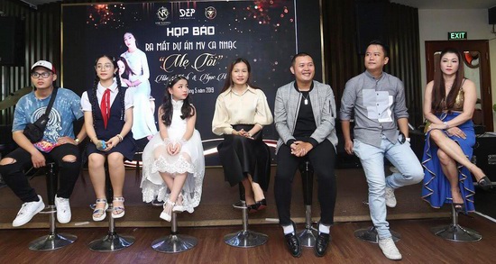Quán quân The Voice Kid Hồng Minh ra mắt MV Mẹ Tôi - Ảnh 1