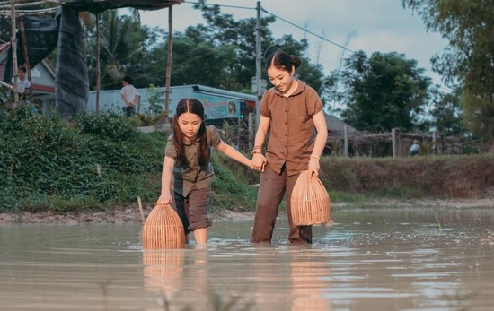 Quán quân The Voice Kid Hồng Minh ra mắt MV Mẹ Tôi - Ảnh 2