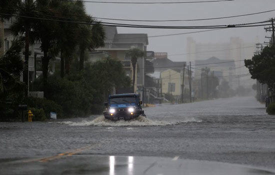 Hình ảnh đường phố biến thành sông khi bão Florence càn quét bờ đông nước Mỹ - Ảnh 9