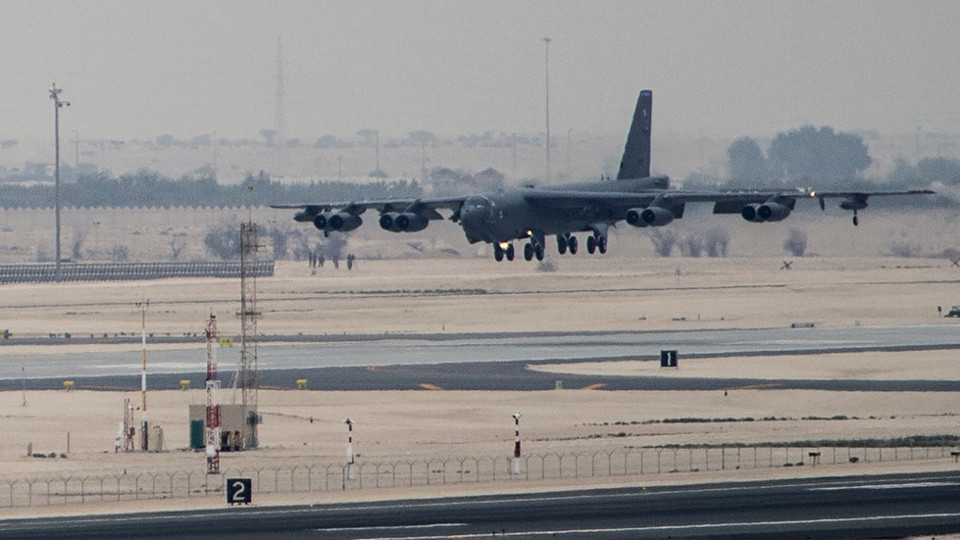 Giữa căng thẳng với Iran, Mỹ điều máy bay B-52 tới Qatar - Ảnh 1