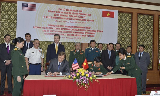 Việt Nam và Mỹ ký bản ghi nhận ý định để bắt đầu xử lý dioxin tại Biên Hòa - Ảnh 1