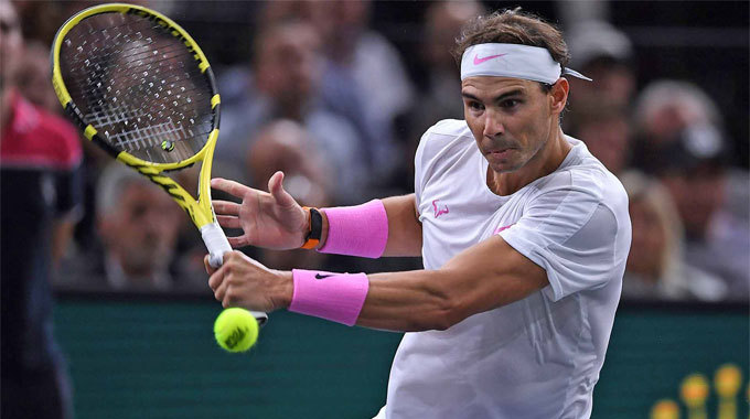 Paris Masters: Nole cởi bỏ sức ép để thăng hoa, Nadal chật vật đi tiếp - Ảnh 2