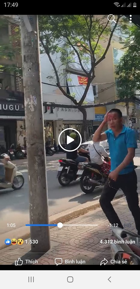 TP Hồ Chí Minh: Kinh hoàng cảnh đánh, chém người giữa phố - Ảnh 1