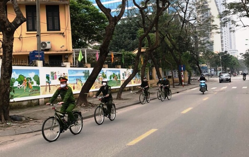 Chùm ảnh: Quận Thanh Xuân tuyên truyền, xử phạt các trường hợp vi phạm phòng dịch Covid-19 - Ảnh 2