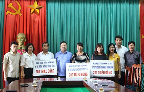 Ngành GD&ĐT Hà Nội hỗ trợ 1 tỷ đồng cho 5 trường bị úng ngập - Ảnh 1