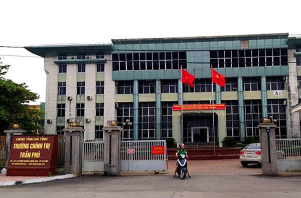 Hà Tĩnh: Đưa tin sai trên Facebook một trưởng khoa của trường chính trị bị đình chỉ công tác - Ảnh 1