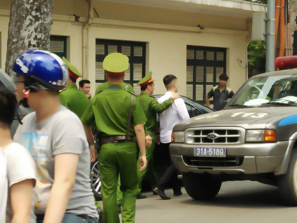 Hà Nội: Nghi vấn nữ nhân viên nhà hàng bị sàm sỡ, hành hung - Ảnh 1