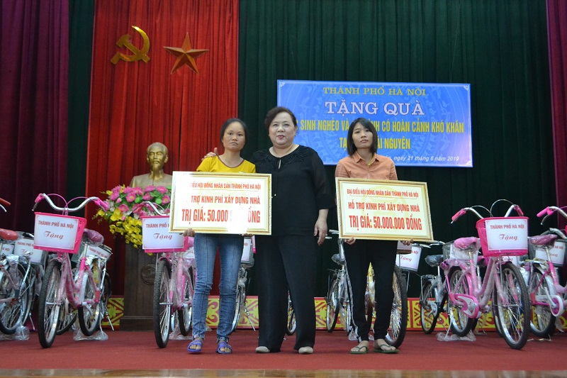 Đoàn công tác TP Hà Nội thăm, tặng quà tại tỉnh Thái Nguyên - Ảnh 1