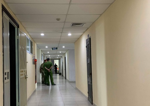 Hà Nội: Phát hiện người đàn ông tử vong tại căn hộ chung cư ở Phú Thượng - Ảnh 1