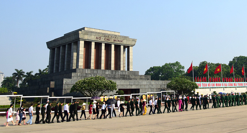 Lãnh đạo Đảng, Nhà nước, TP Hà Nội viếng Chủ tịch Hồ Chí Minh - Ảnh 3