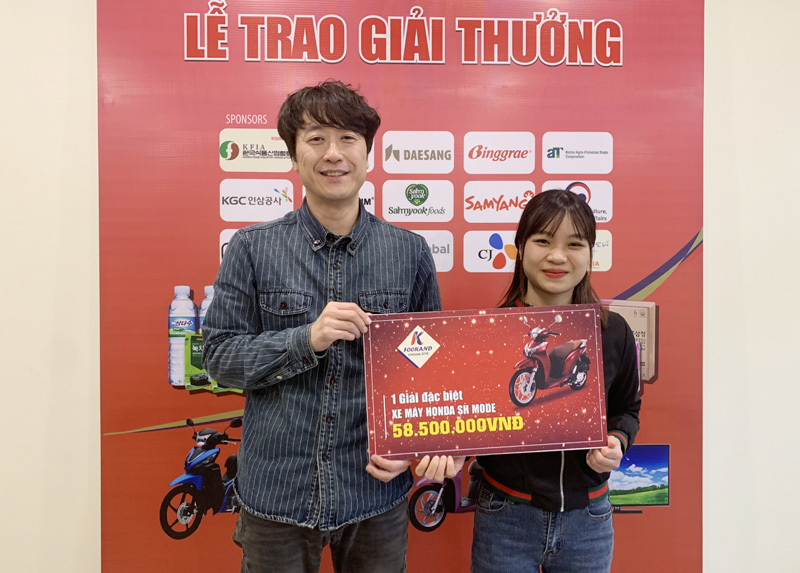 Trao giải 10 khách hàng trúng thưởng chương trình K-Foorand Việt Nam 2018 - Ảnh 1