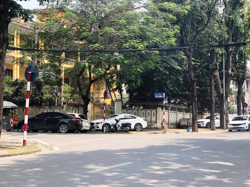 Phường Nguyễn Du, quận Hai Bà Trưng: Vi phạm trật tự đô thị lại bùng phát - Ảnh 3