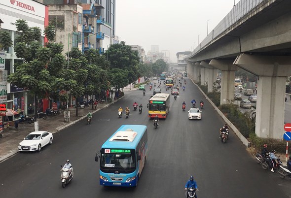 Giao thông êm thuận sau khi thảm lại mặt đường Nguyễn Trãi - Ảnh 2