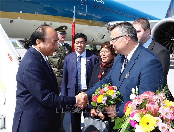 Thủ tướng Nguyễn Xuân Phúc đến Praha, bắt đầu thăm chính thức Cộng hòa Séc - Ảnh 2