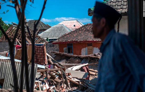 Thảm họa động đất Indonesia: Hàng nghìn du khách chen nhau dời đảo du lịch Lombok - Ảnh 3