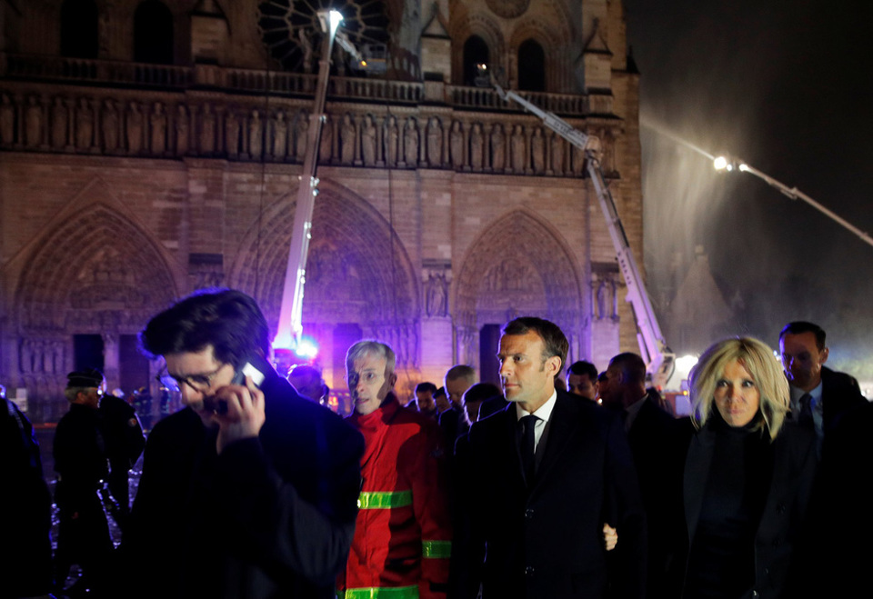 Tổng thống Pháp phản ứng gì trước đám cháy Nhà thờ Đức Bà Paris? - Ảnh 1