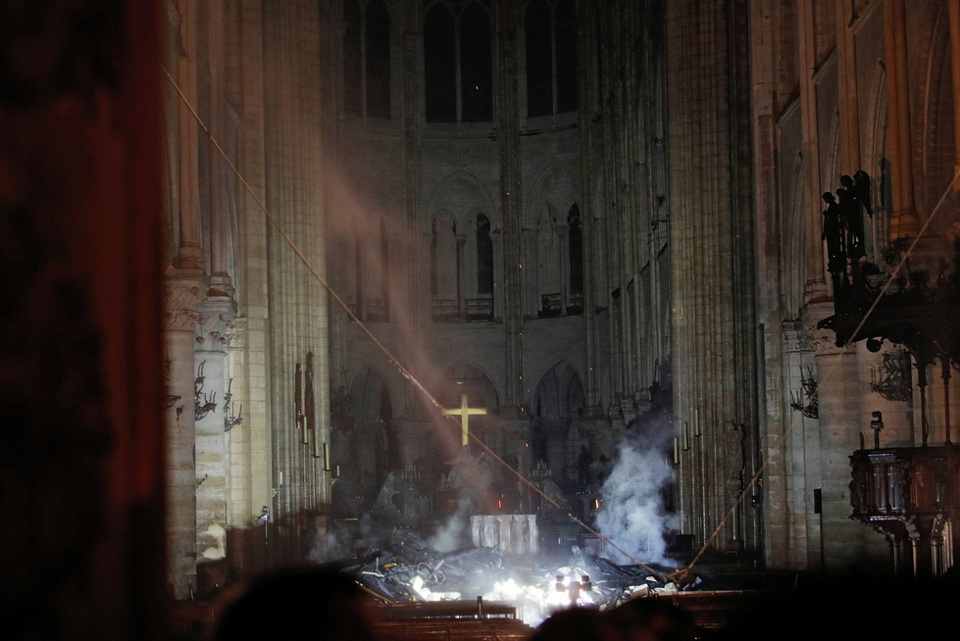 [Ảnh] Kinh hoàng Nhà thờ Đức Bà Paris chìm trong hỏa hoạn - Ảnh 9