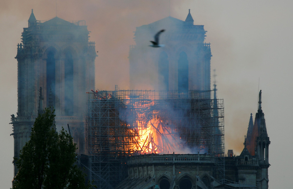 [Ảnh] Kinh hoàng Nhà thờ Đức Bà Paris chìm trong hỏa hoạn - Ảnh 11