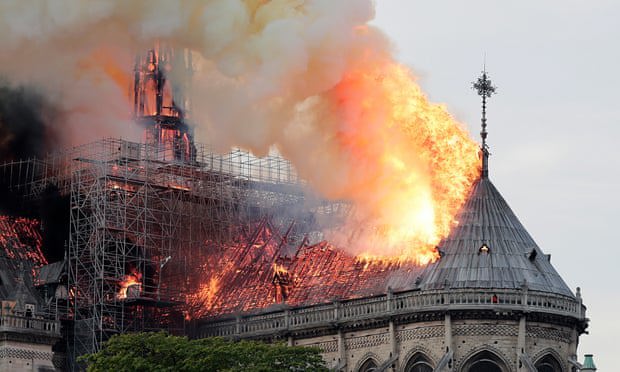 [Ảnh] Kinh hoàng Nhà thờ Đức Bà Paris chìm trong hỏa hoạn - Ảnh 2