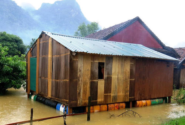 17.097 hộ nghèo được hỗ trợ xây dựng nhà ở phòng, tránh bão lụt - Ảnh 1