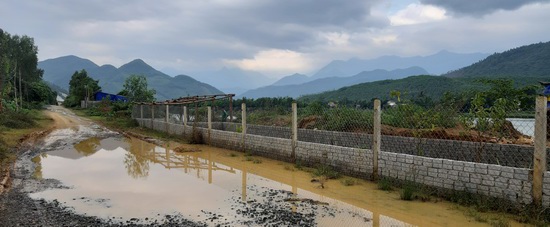 Dân đua nhau xây nhà trái phép chờ đền bù dự án - Ảnh 2