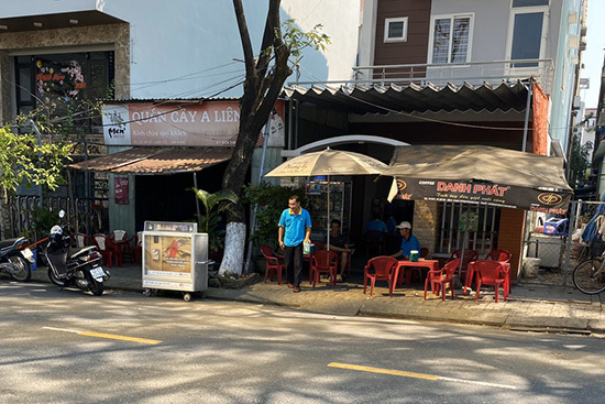 Đà Nẵng: Người dân phản đối gay gắt cao ốc ốp kính vàng phản quang - Ảnh 2