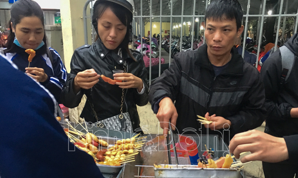 [Ảnh] Mùa dịch Covid-19: Nhan nhản quán ăn mất an toàn thực phẩm tại nhiều trường đại học ở Hà Nội - Ảnh 11