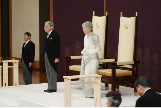 [Ảnh] Cận cảnh lễ thoái vị khiêm tốn của Nhật hoàng Akihito - Ảnh 1