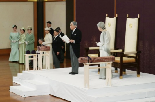 [Ảnh] Cận cảnh lễ thoái vị khiêm tốn của Nhật hoàng Akihito - Ảnh 3