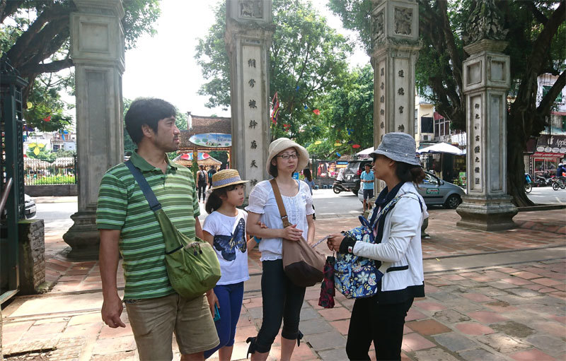 Tìm giải pháp cho du lịch mua sắm của Việt Nam - Kỳ 3: Vì sao du khách tiêu ít tiền ở Việt Nam? - Ảnh 1