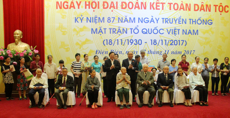 Thủ tướng Nguyễn Xuân Phúc dự Ngày hội Đại đoàn kết phường Điện Biên - Ảnh 2