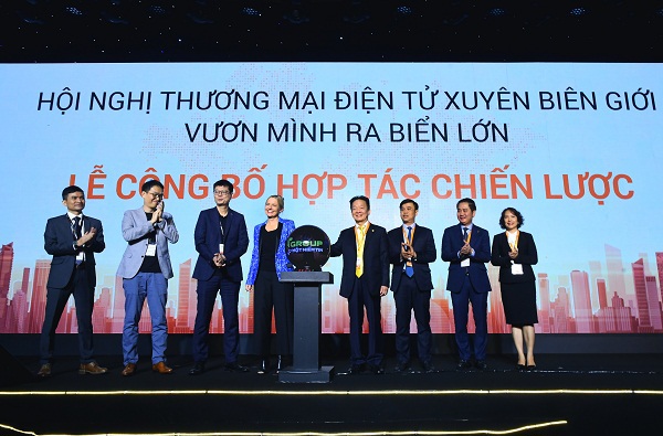 Bắt tay với Amazon, bầu Hiển thúc đẩy thương mại điện tử Việt Nam - Ảnh 2