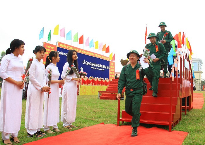 Hơn 1.000 thanh niên Đà Nẵng lên đường nhập ngũ - Ảnh 2