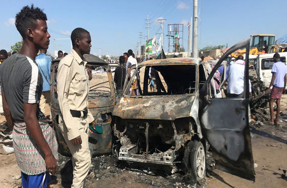 Số người thiệt mạng tăng nhanh sau vụ nổ bom xe kinh hoàng ở Somalia - Ảnh 1
