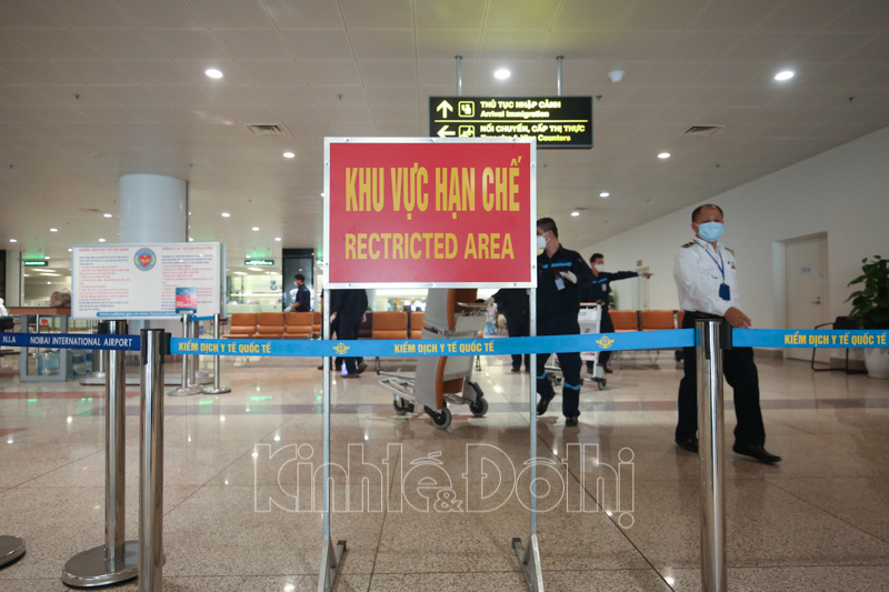 [Ảnh] Cận cảnh quy trình khai báo y tế khi nhập cảnh tại sân bay Nội Bài - Ảnh 14